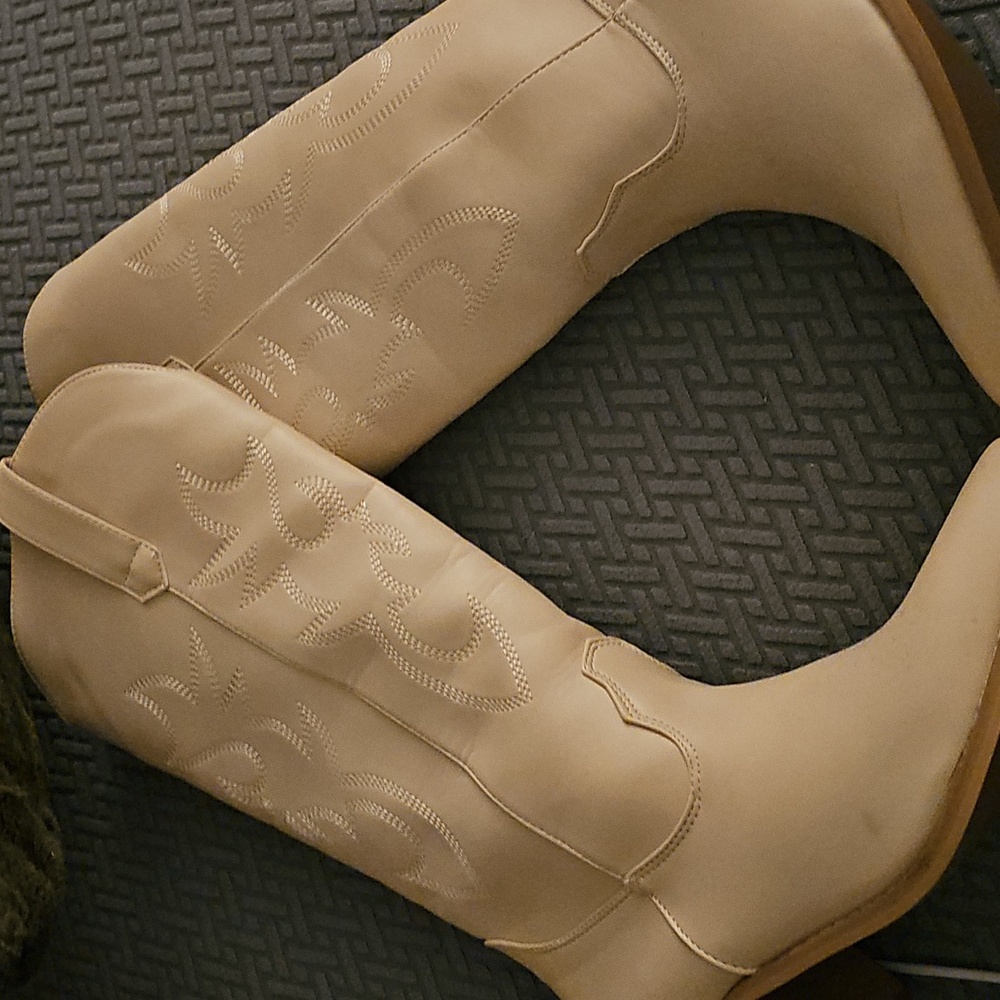 PINK LILY Women's Cream Western Boots - Picture 6 of 6